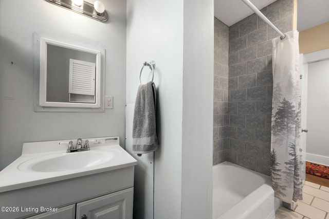 1131 S Brook St APT 4, Louisville, KY 40203