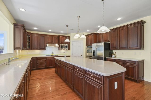 10 Rockingham Court, Manalapan, NJ 07726