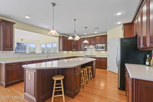 10 Rockingham Court, Manalapan, NJ 07726