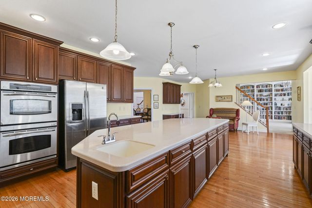 10 Rockingham Court, Manalapan, NJ 07726