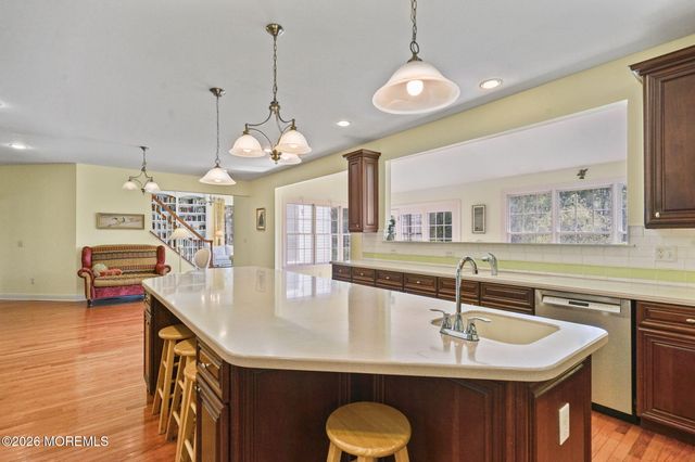 10 Rockingham Court, Manalapan, NJ 07726
