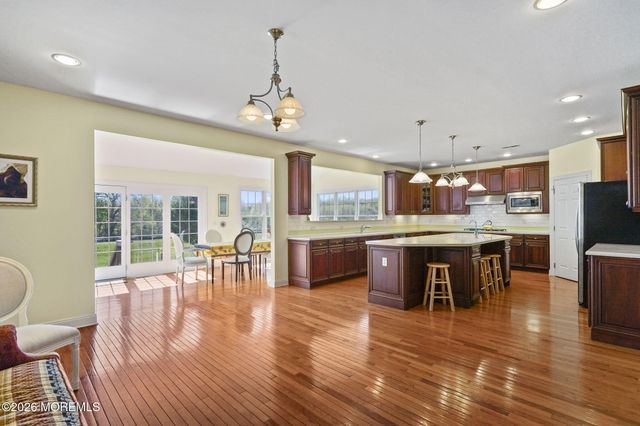 10 Rockingham Court, Manalapan, NJ 07726