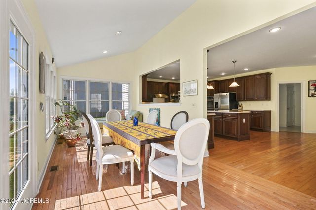 10 Rockingham Court, Manalapan, NJ 07726