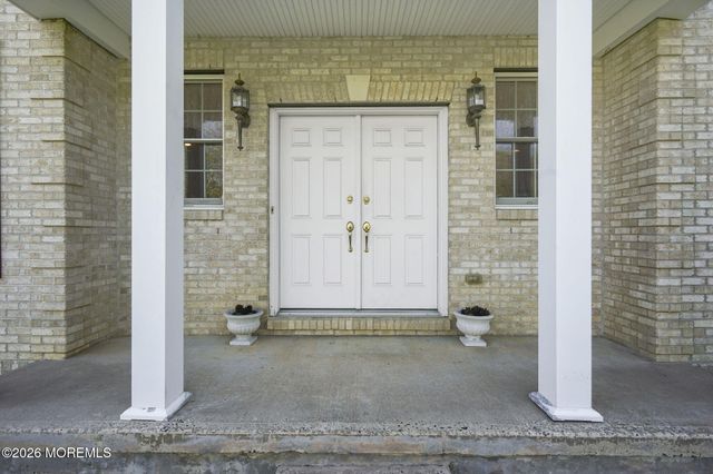 10 Rockingham Court, Manalapan, NJ 07726