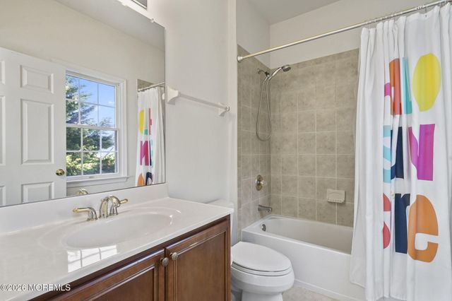 10 Rockingham Court, Manalapan, NJ 07726
