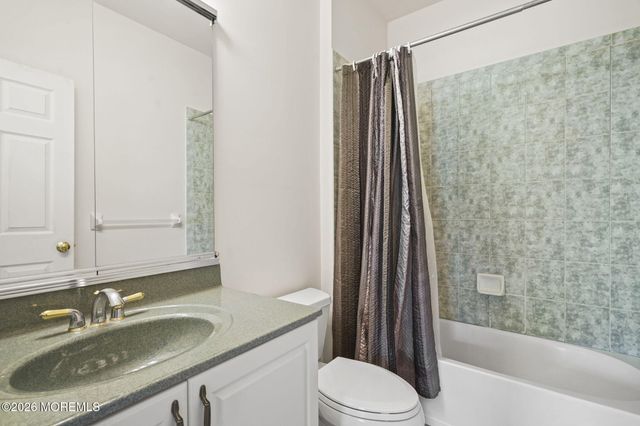 10 Rockingham Court, Manalapan, NJ 07726