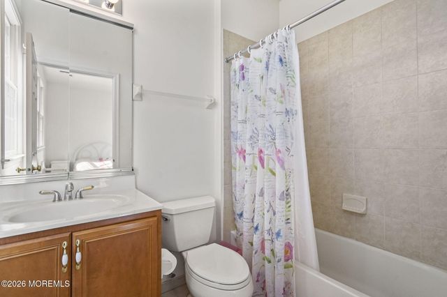 10 Rockingham Court, Manalapan, NJ 07726