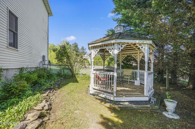 10 Rockingham Court, Manalapan, NJ 07726