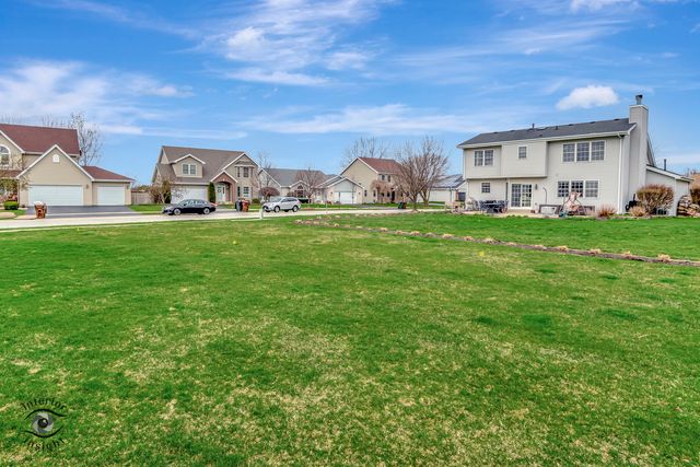 319 Mallards Cove, Beecher, IL 60401