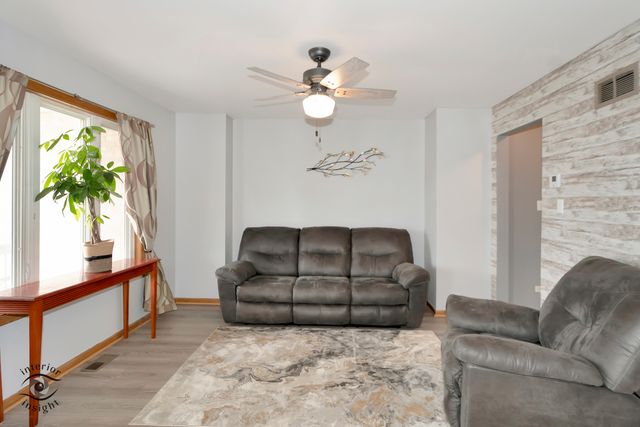 319 Mallards Cove, Beecher, IL 60401