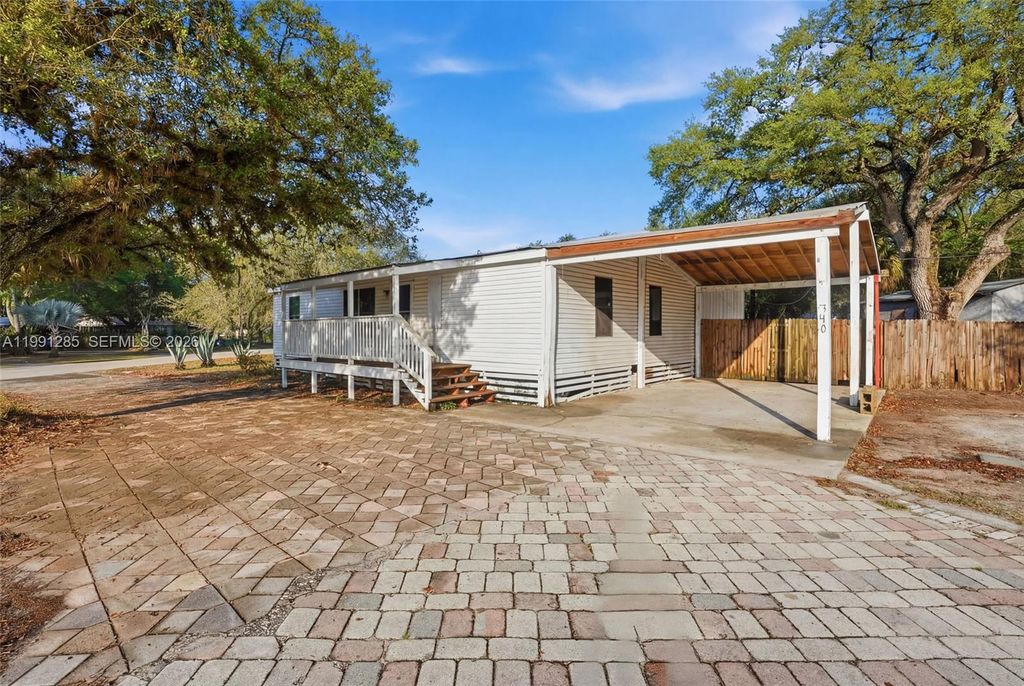 740 bennett ave, La Belle, FL 33935