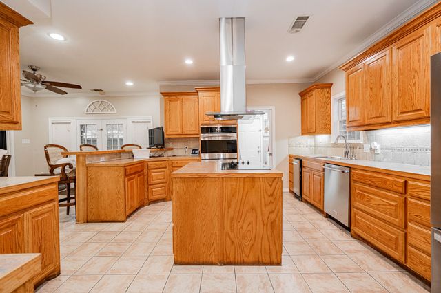 327 Forest Lane, Gun Barrel City, TX 75156