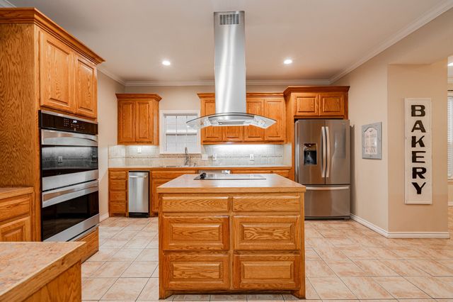 327 Forest Lane, Gun Barrel City, TX 75156