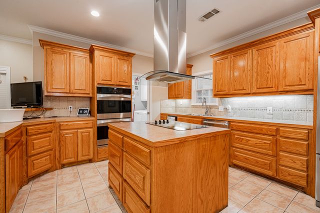 327 Forest Lane, Gun Barrel City, TX 75156