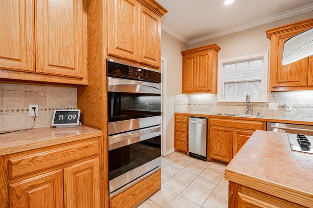 327 Forest Lane, Gun Barrel City, TX 75156