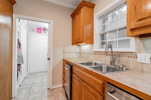327 Forest Lane, Gun Barrel City, TX 75156