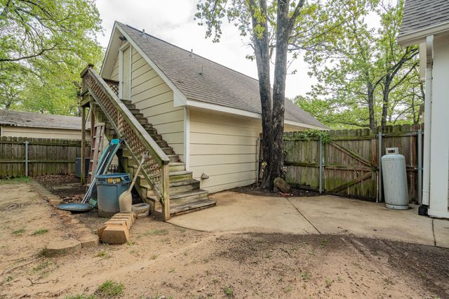327 Forest Lane, Gun Barrel City, TX 75156