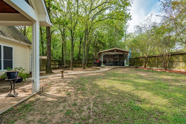 327 Forest Lane, Gun Barrel City, TX 75156