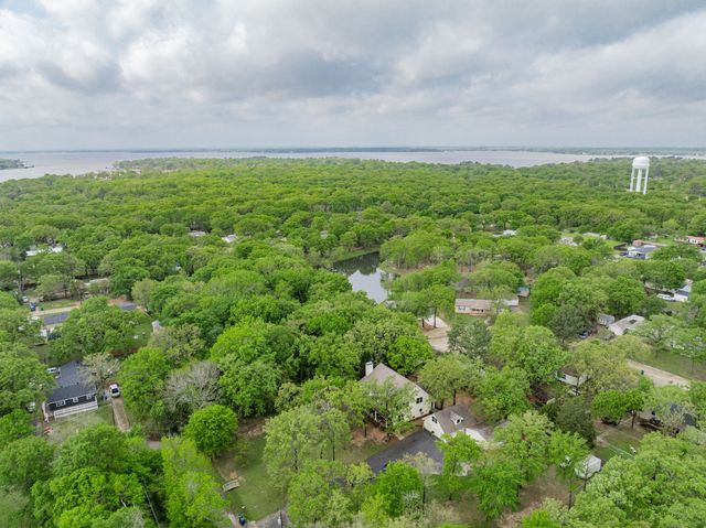 327 Forest Lane, Gun Barrel City, TX 75156