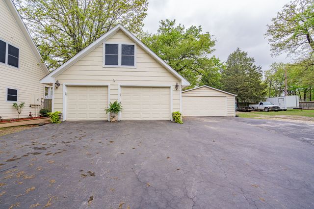 327 Forest Lane, Gun Barrel City, TX 75156