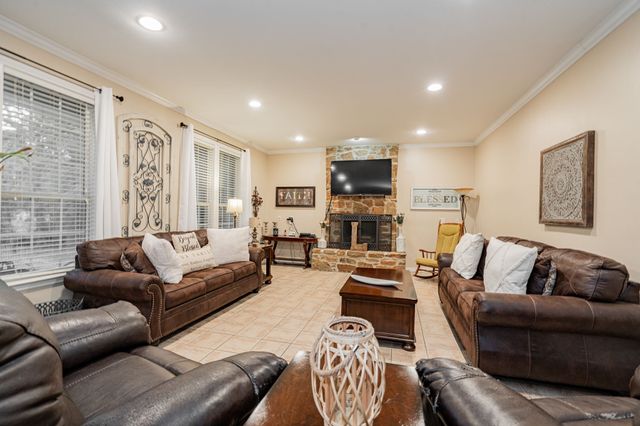 327 Forest Lane, Gun Barrel City, TX 75156