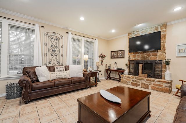 327 Forest Lane, Gun Barrel City, TX 75156