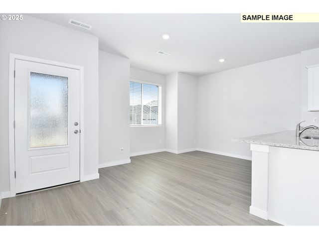 1171 PARKSIDE Ave, Woodburn, OR 97071