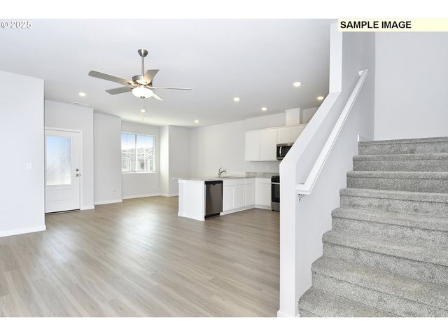 1171 PARKSIDE Ave, Woodburn, OR 97071