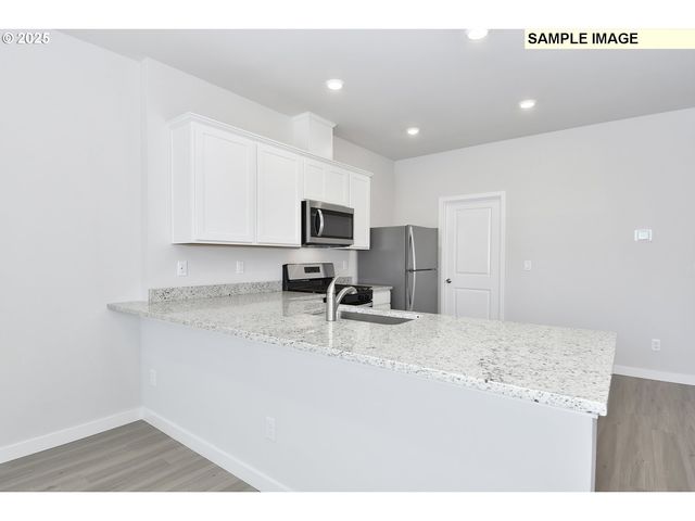 1171 PARKSIDE Ave, Woodburn, OR 97071