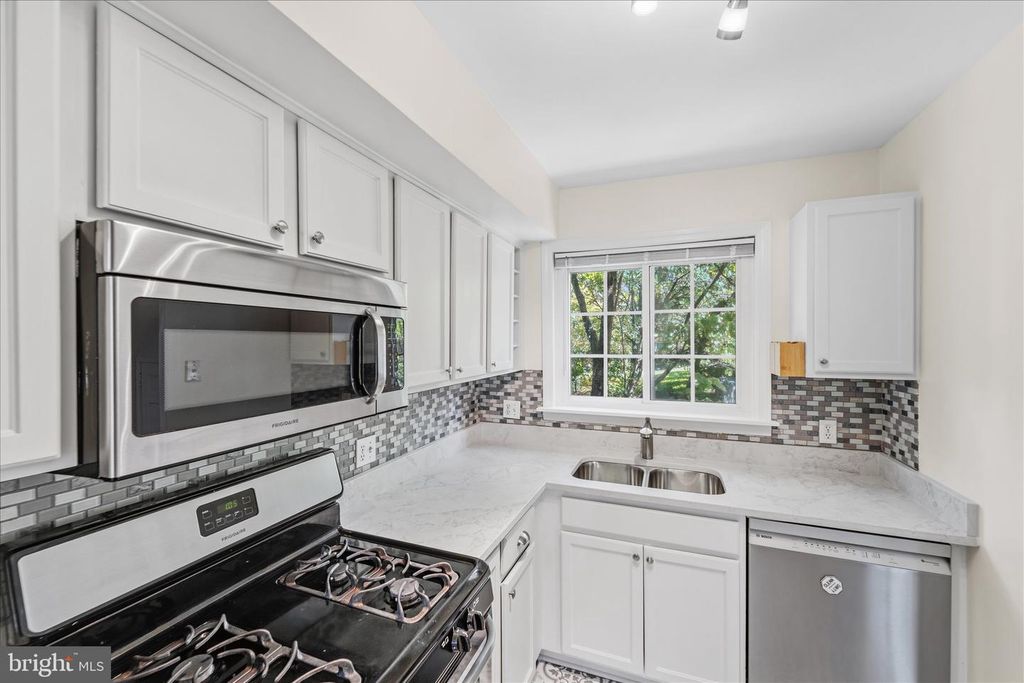 3226 GUNSTON RD, Alexandria, VA 22302
