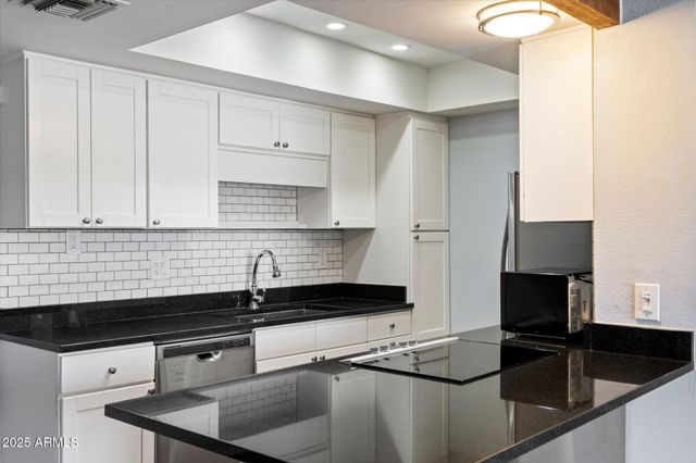 7557 N Dreamy Draw Drive Unit 226, Phoenix, AZ 85020