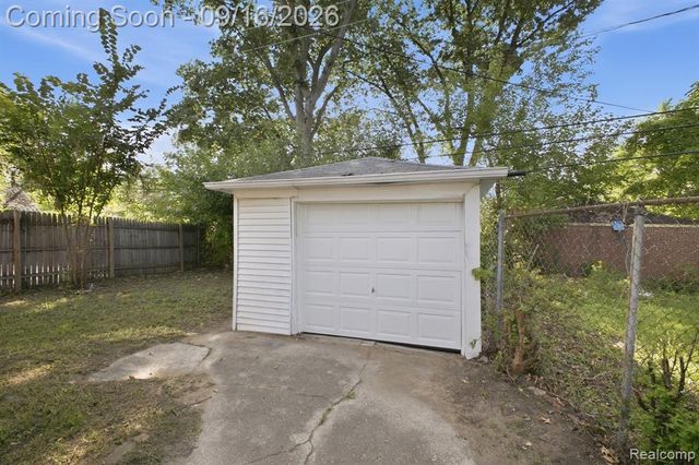 16653 Woodingham Drive, Detroit, MI 48221