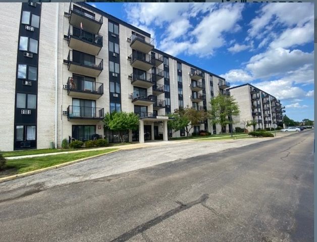 9098 W Terrace Drive 4L, Niles, IL 60714