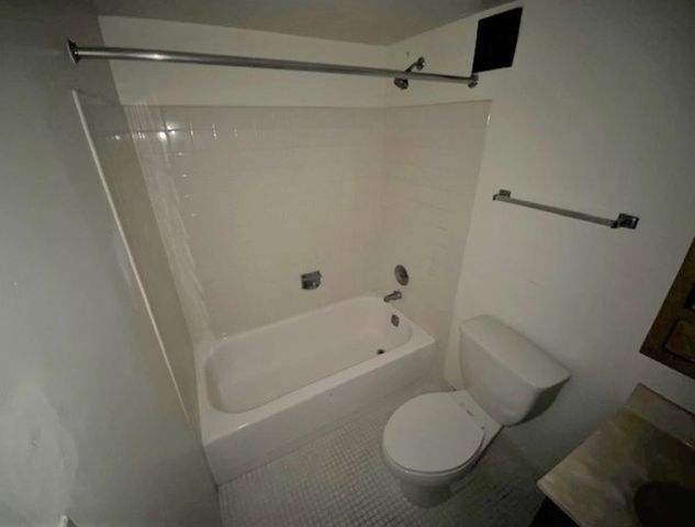 9098 W Terrace Drive 4L, Niles, IL 60714