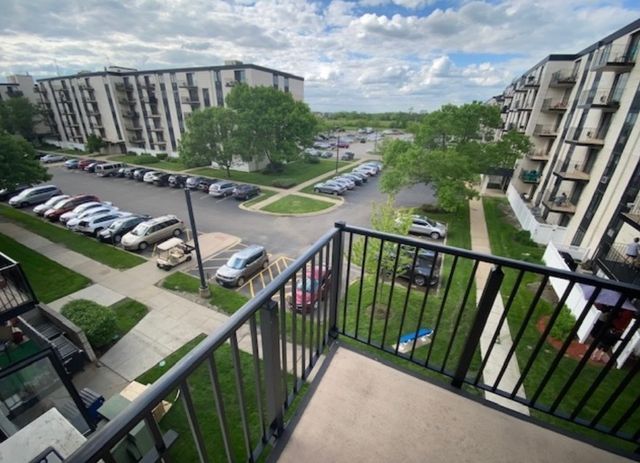 9098 W Terrace Drive 4L, Niles, IL 60714