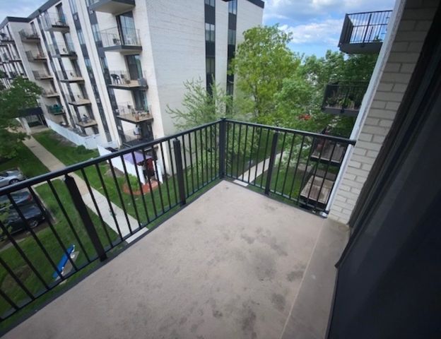 9098 W Terrace Drive 4L, Niles, IL 60714