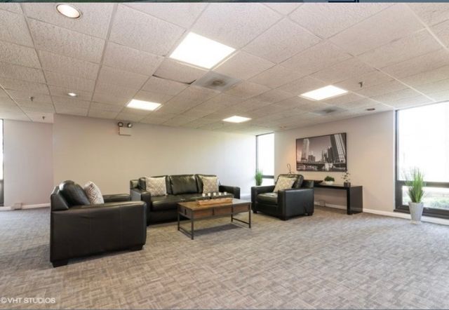 9098 W Terrace Drive 4L, Niles, IL 60714