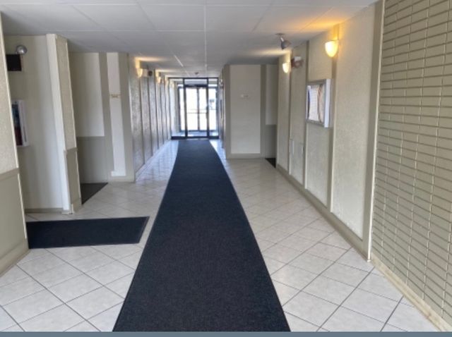 9098 W Terrace Drive 4L, Niles, IL 60714