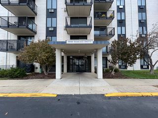 9098 W Terrace Drive 4L, Niles, IL 60714