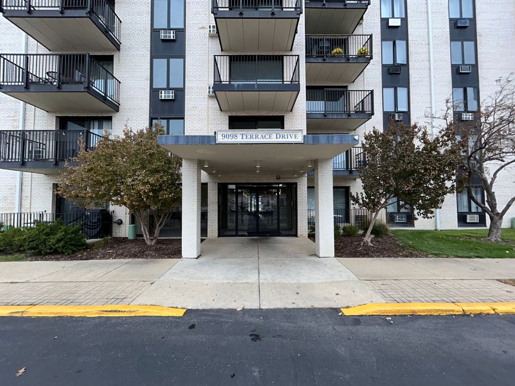9098 W Terrace Drive 4L, Niles, IL 60714