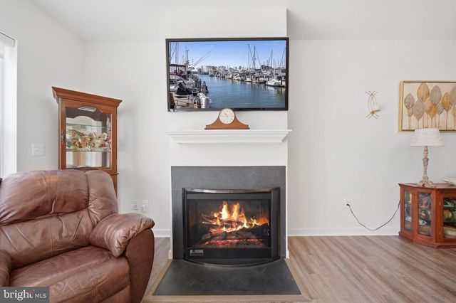 32 CAMDEN CIR, La Plata, MD 20646