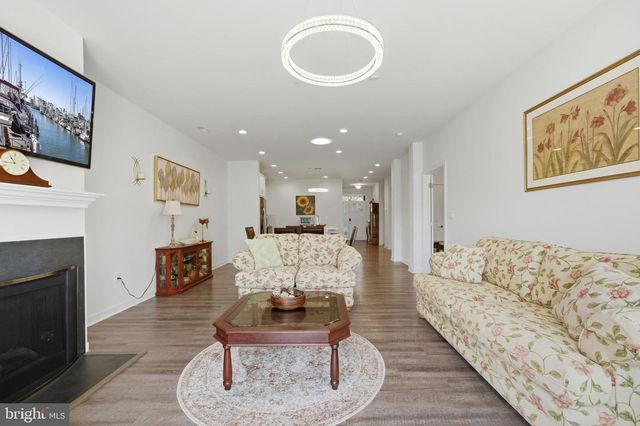 32 CAMDEN CIR, La Plata, MD 20646
