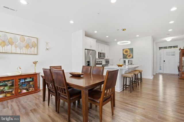 32 CAMDEN CIR, La Plata, MD 20646