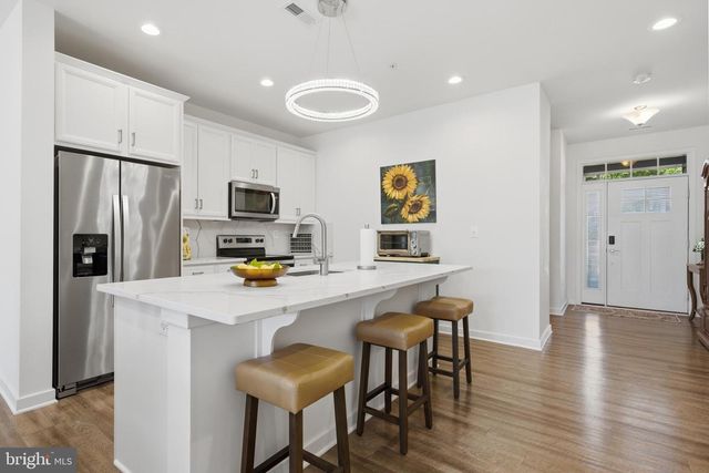 32 CAMDEN CIR, La Plata, MD 20646