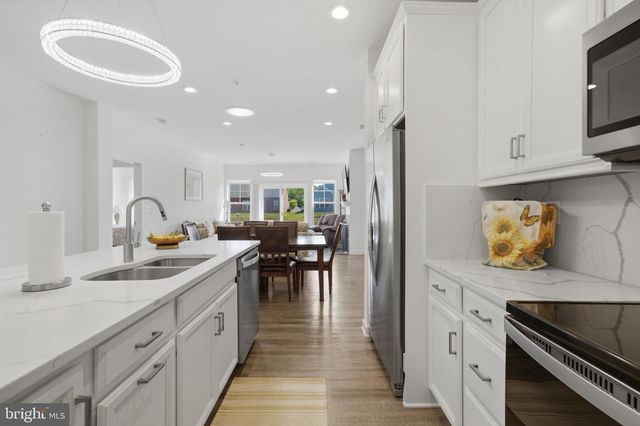 32 CAMDEN CIR, La Plata, MD 20646