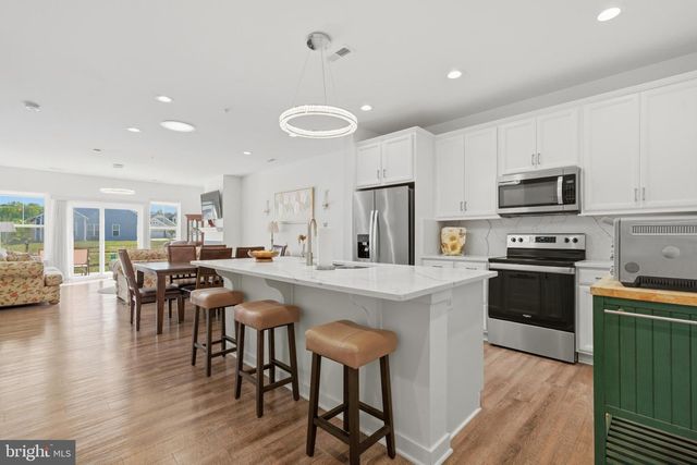32 CAMDEN CIR, La Plata, MD 20646