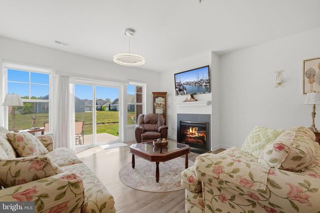 32 CAMDEN CIR, La Plata, MD 20646