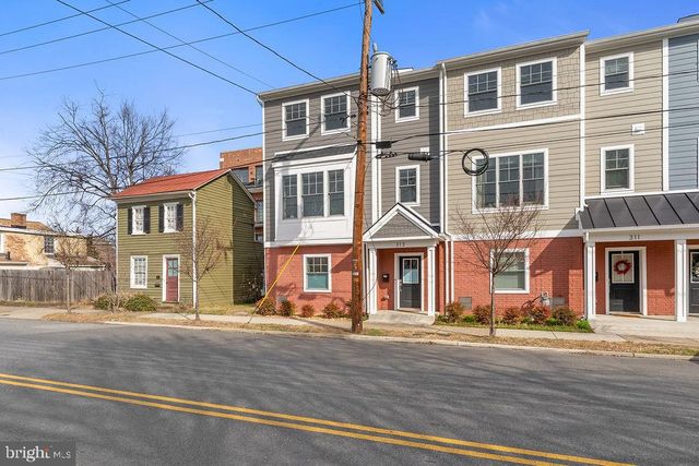 313 CHARLES ST, Fredericksburg, VA 22401