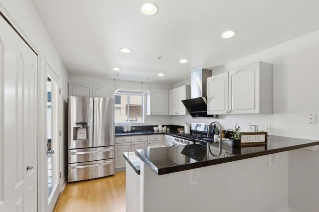 993 Asilomar Terrace 3, Sunnyvale, CA 94086