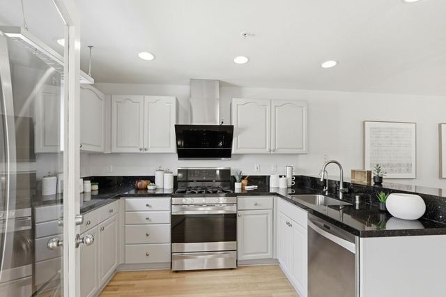 993 Asilomar Terrace 3, Sunnyvale, CA 94086